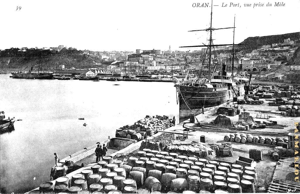 MB a- 103- vue generale de la marine.JPG